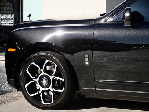 Certified 2022 Rolls-Royce Cullinan Black Badge image 12