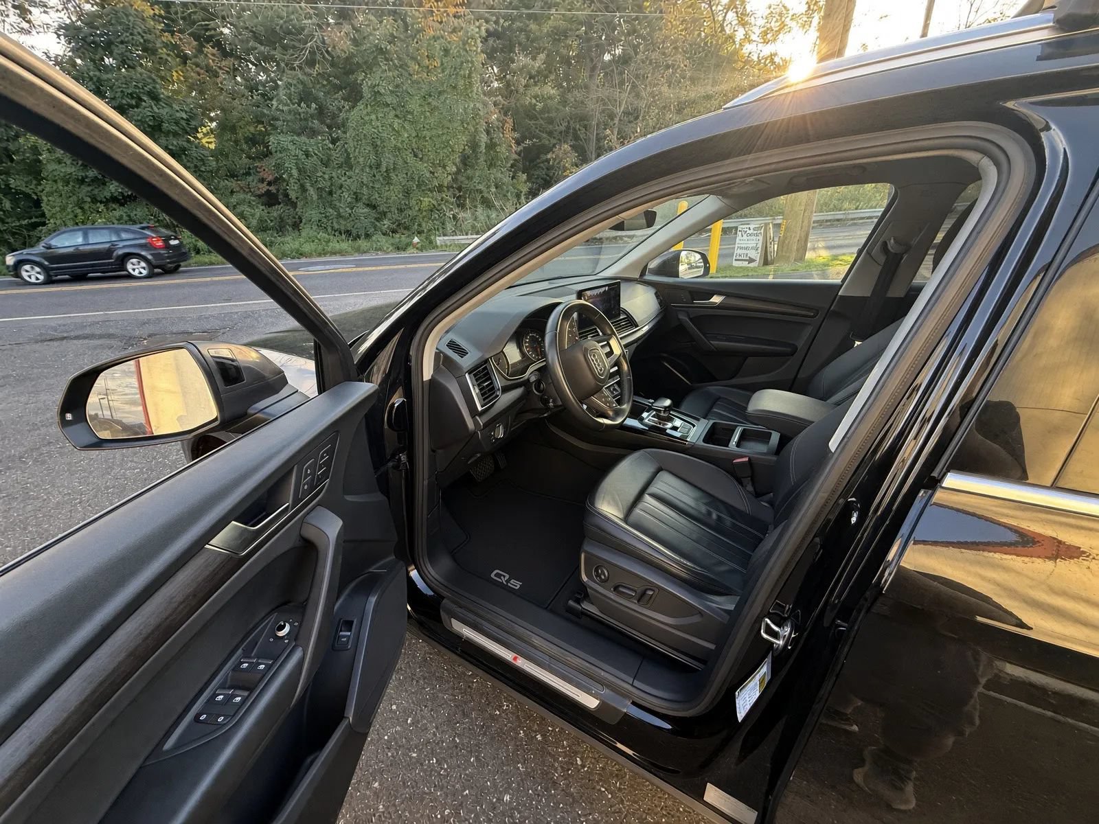 Used 2022 Audi Q5 2.0T Premium w/ Convenience Package AWD/4WD image 8