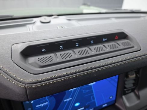 Certified 2025 Ford Bronco Badlands AWD/4WD image 18