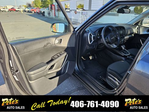 Used 2023 Kia Soul LX w/ Option Group 015 image 17
