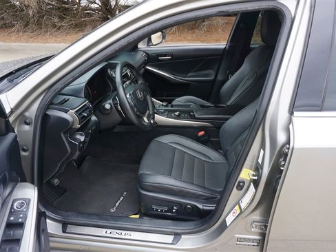 Used 2018 Lexus IS 300 image 2