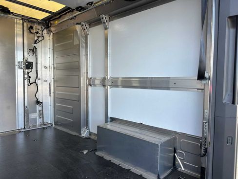 New 2025 Chevrolet Brightdrop 400 image 16