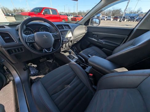 Used 2018 Mitsubishi Outlander Sport SE image 12