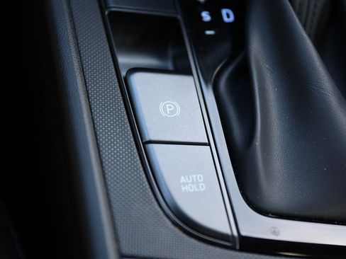 Used 2025 Hyundai Elantra SEL image 32