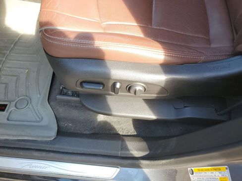 Used 2019 Buick Enclave Avenir image 25