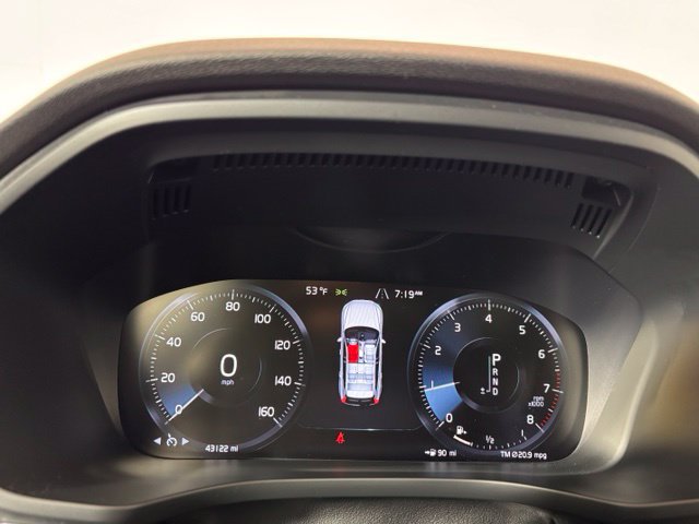 Used 2019 Volvo XC60 T5 Momentum w/ Multimedia Package AWD/4WD image 14