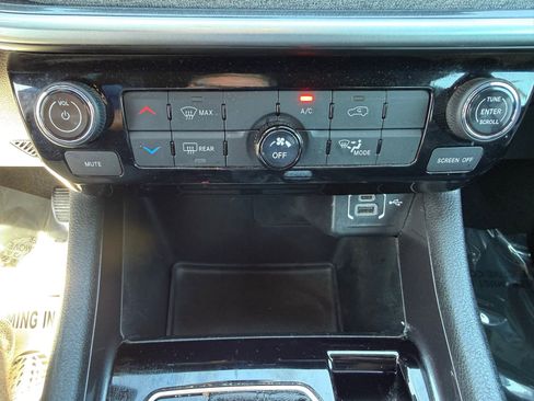 Used 2024 Jeep Compass Latitude image 24