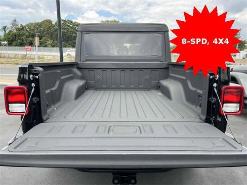 Used 2021 Jeep Gladiator Overland w/ Cold Weather Group image 7