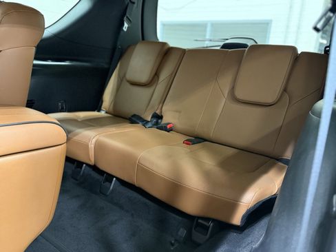 Used 2024 INFINITI QX80 Sensory image 25
