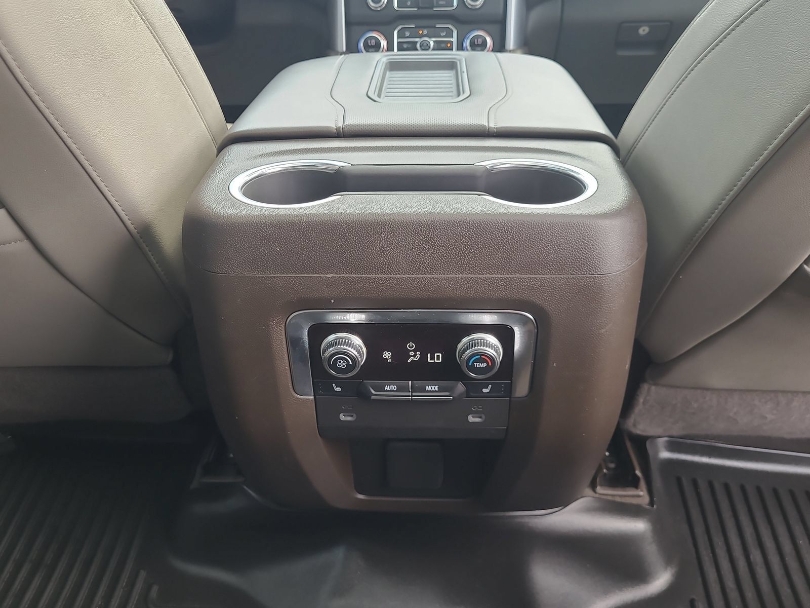 Used 2022 GMC Yukon SLT w/ SLT Premium Package AWD/4WD image 24