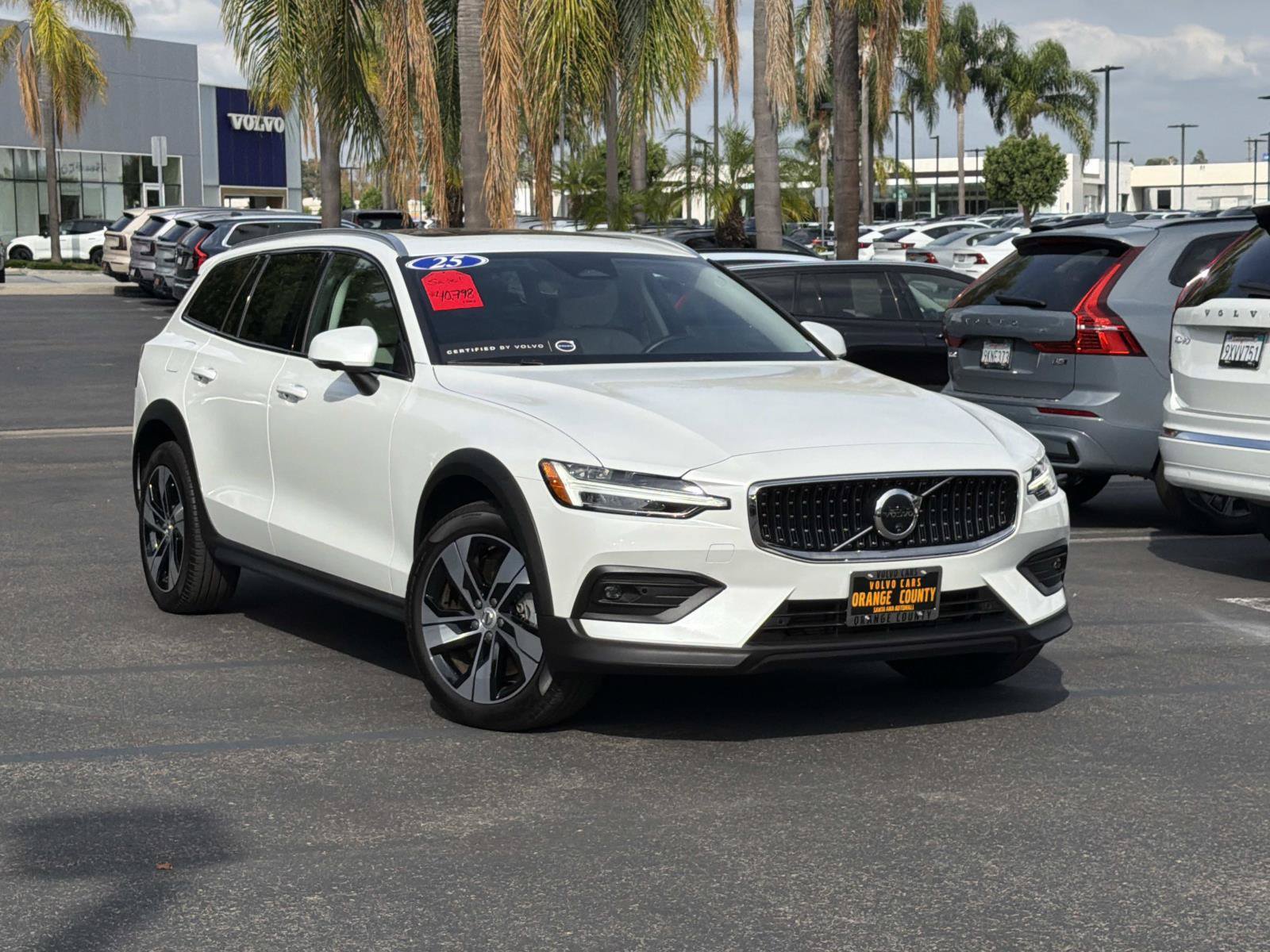 Certified 2025 Volvo V60 B5 Cross Country Plus AWD/4WD image 1
