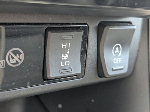 Used 2023 Toyota RAV4 XLE Premium image 19