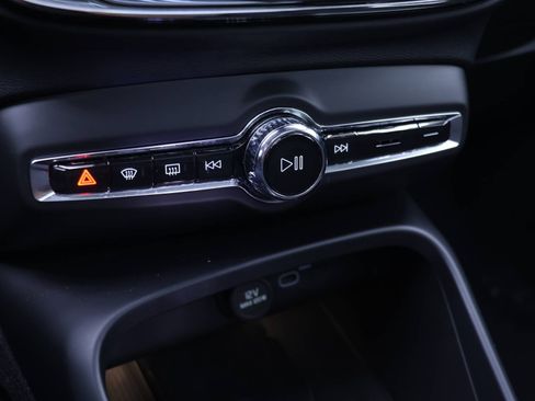 Certified 2024 Volvo XC40 B5 Plus w/ Protection Package Premier image 12