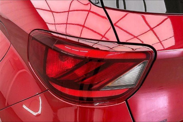 Used 2025 Hyundai Venue SEL FWD image 27