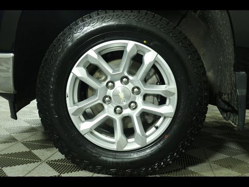 Used 2022 Chevrolet Silverado 1500 LT w/ Z71 Off-Road Package image 23