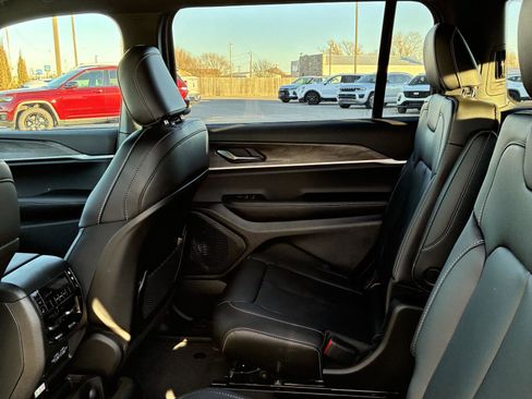 New 2025 Jeep Grand Cherokee L Limited image 8