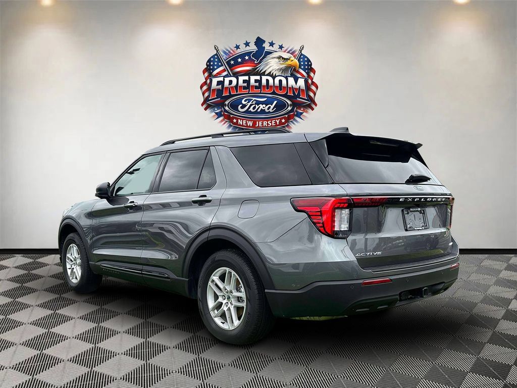 Used 2026 Ford Explorer Active AWD/4WD image 5