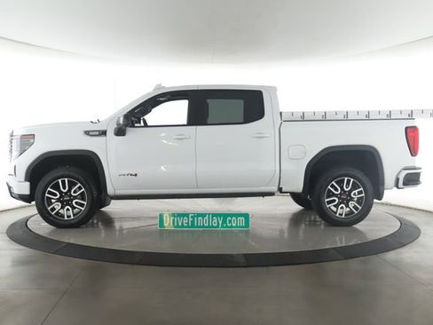 Used 2025 GMC Sierra 1500 AT4 w/ Technology Package AWD/4WD image 9