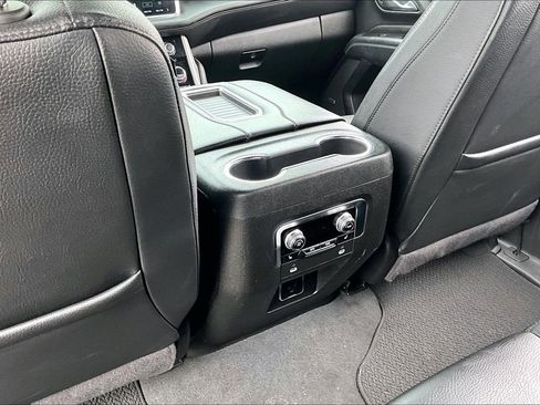 Used 2024 GMC Yukon XL Denali RWD image 10