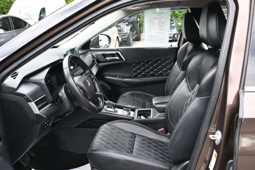 Used 2024 Mitsubishi Outlander SEL Black Edition AWD/4WD image 17