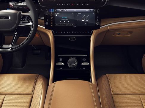 New 2026 Jeep Grand Cherokee Summit image 5