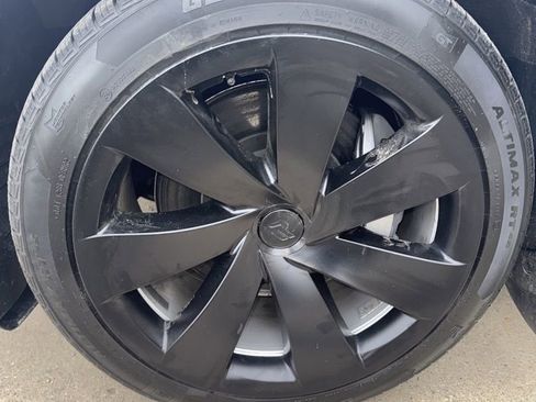 Used 2023 Tesla Model Y Long Range image 3