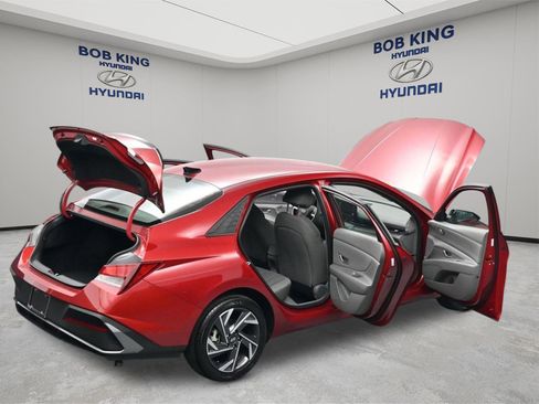 Certified 2025 Hyundai Elantra Sport image 20