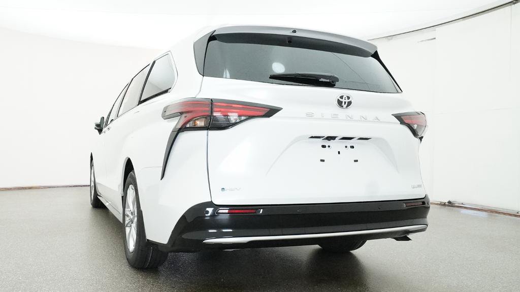 Used 2026 Toyota Sienna Limited FWD image 25