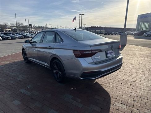 Used 2022 Volkswagen Jetta SE image 34