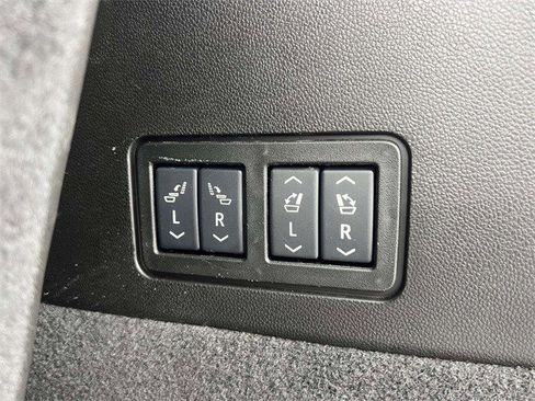 Certified 2025 Cadillac XT6 Premium Luxury image 7