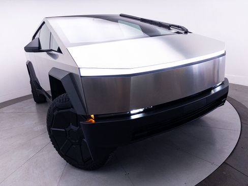 Used 2024 Tesla Cybertruck AWD Crew Cab image 3