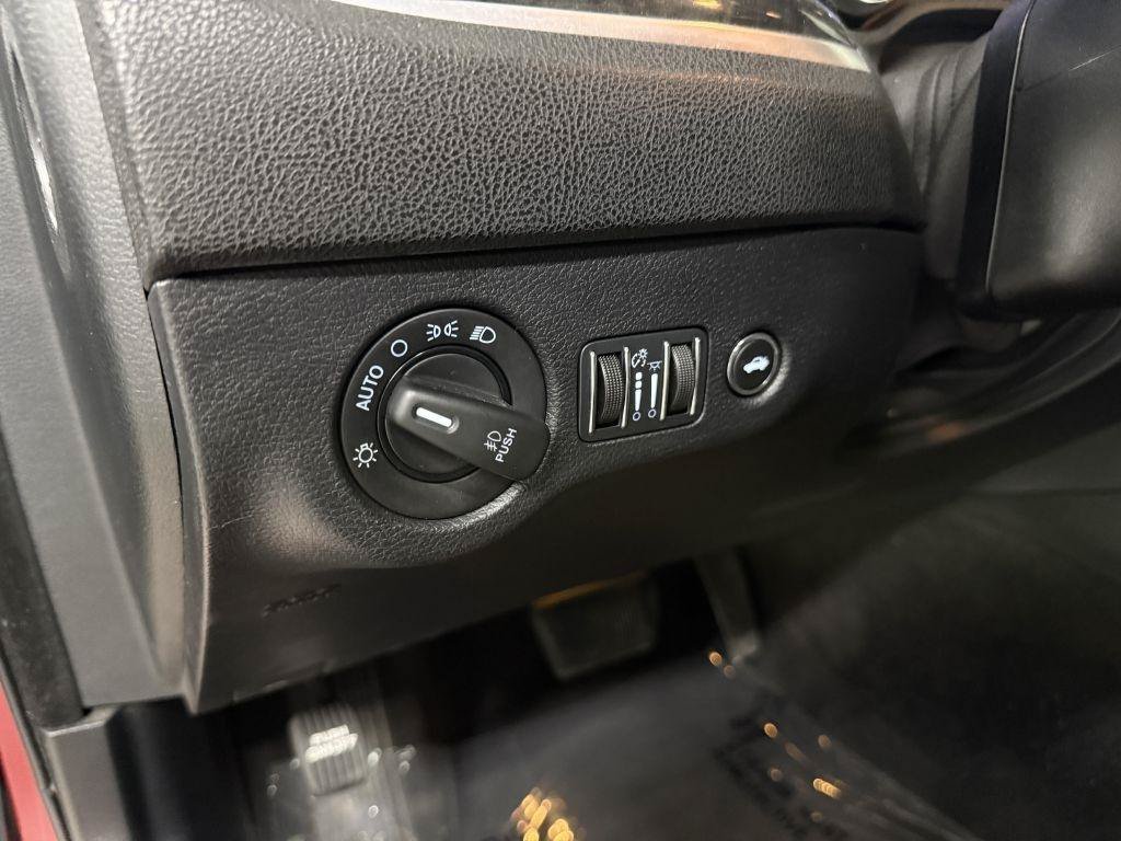 Used 2014 Chrysler 300 C AWD/4WD image 14