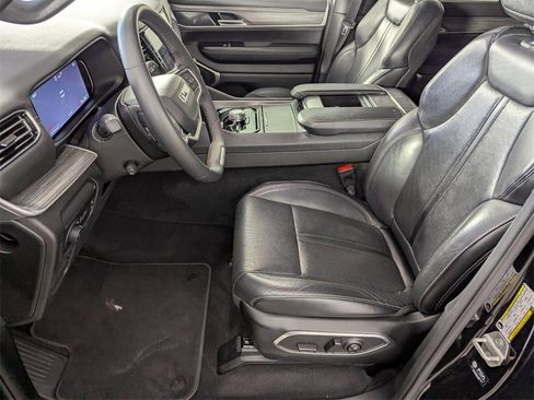 Used 2024 Jeep Wagoneer Series II image 10