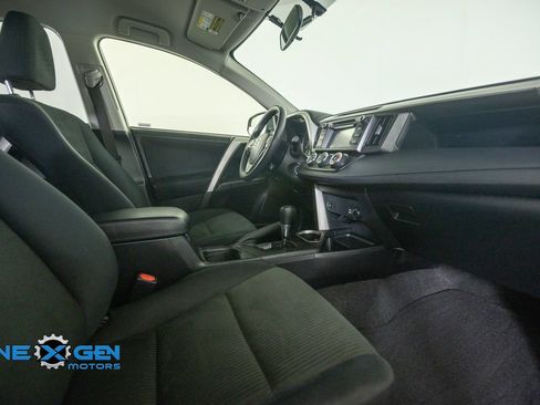 Used 2016 Toyota RAV4 LE FWD image 38