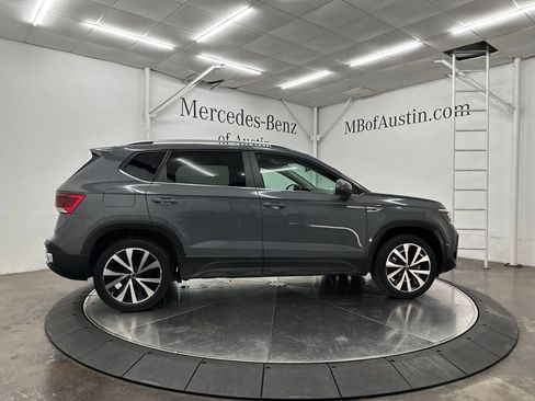Used 2022 Volkswagen Taos SE FWD image 8