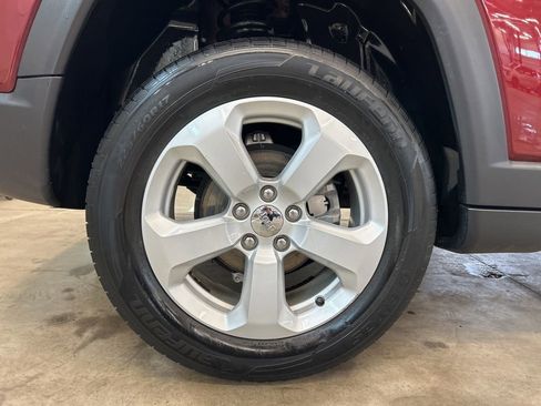 Used 2020 Jeep Compass Latitude w/ Cold Weather Group AWD/4WD image 23