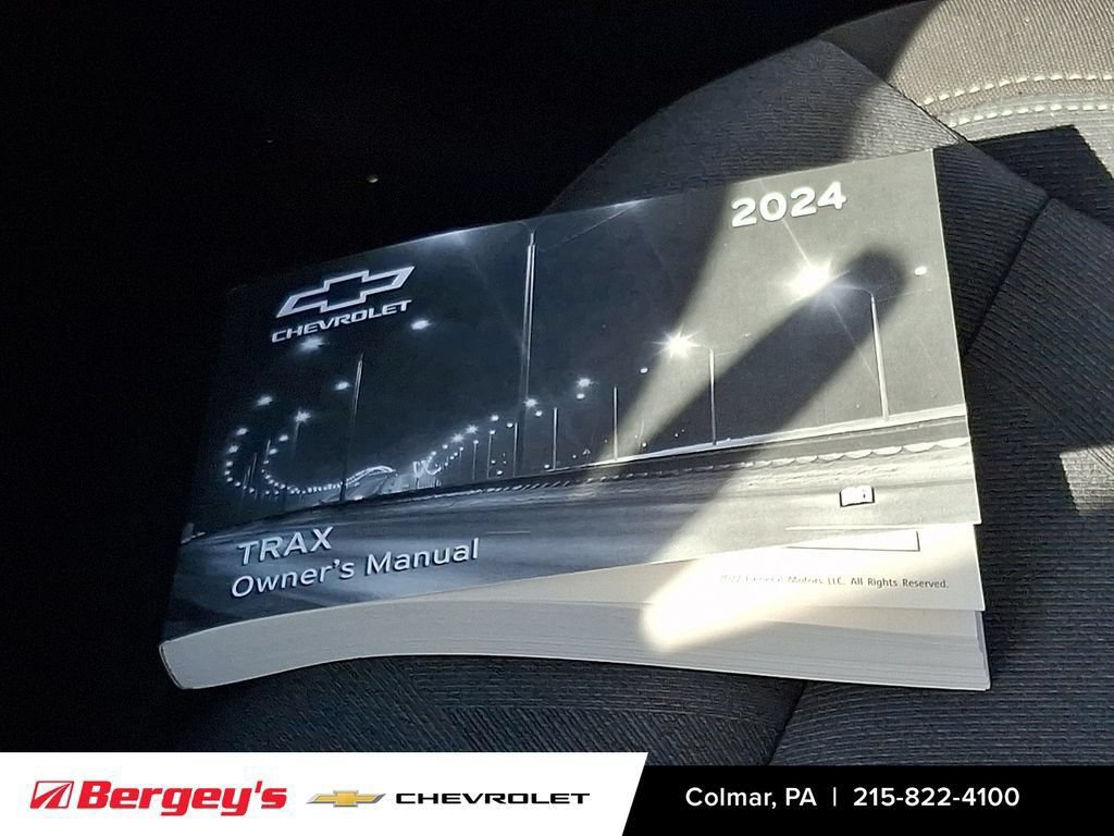 Certified 2024 Chevrolet Trax RS w/ Sunroof Package FWD image 28