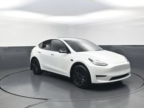 Used 2021 Tesla Model Y Long Range AWD/4WD image 3