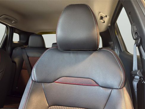 Used 2025 Nissan Kicks SR AWD/4WD image 23