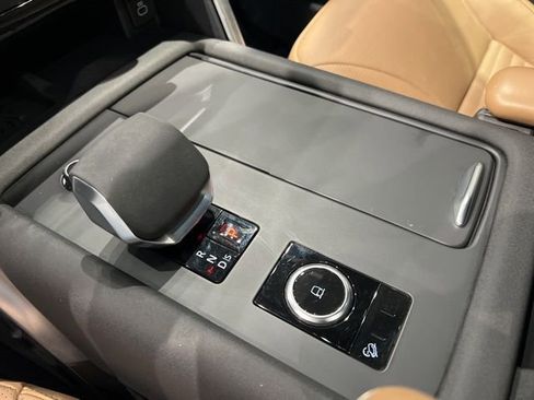 Used 2024 Land Rover Discovery Dynamic SE image 21