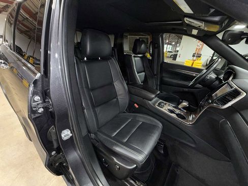 Used 2017 Jeep Grand Cherokee Limited image 16