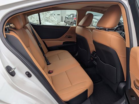 Certified 2025 Lexus ES 350 w/ Premium Package image 12