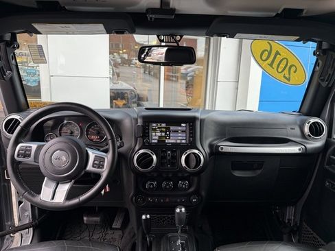 Used 2016 Jeep Wrangler Unlimited Rubicon image 16