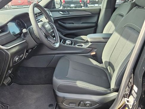 New 2025 Jeep Grand Cherokee Laredo RWD image 4