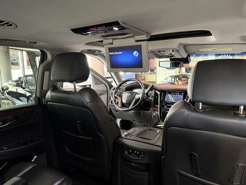 Used 2015 Cadillac Escalade Premium AWD/4WD image 33