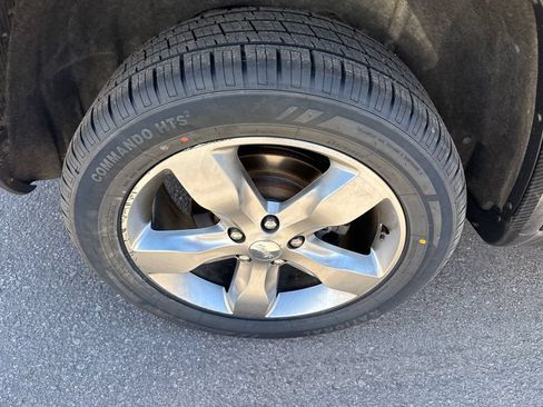 Used 2011 Jeep Grand Cherokee Overland AWD/4WD image 20