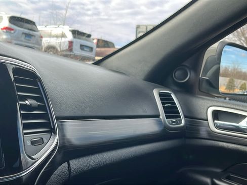 Used 2022 Jeep Grand Cherokee Laredo X image 18