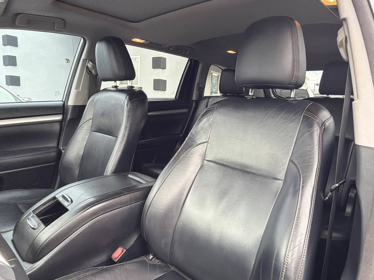 Used 2014 Toyota Highlander XLE FWD image 11