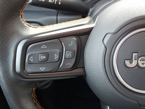 Used 2024 Jeep Gladiator Mojave w/ Convenience Group image 20