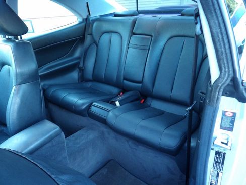 Used 2001 Mercedes-Benz CLK 320 Coupe image 9